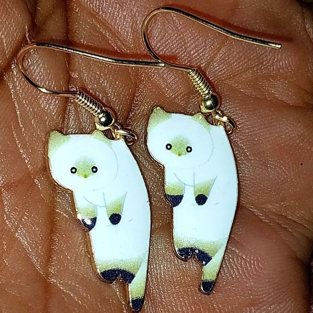 Super cute cat fashion earrings